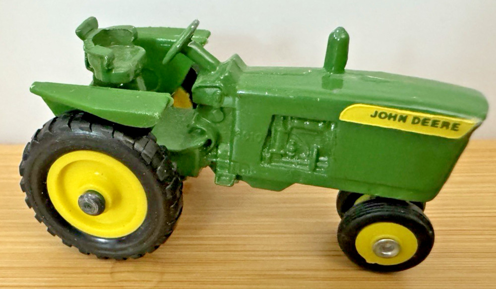 JOHN DEERE TRACTOR / NO MARKINGS OTHER THAN JOHN DEERE ON SIDES