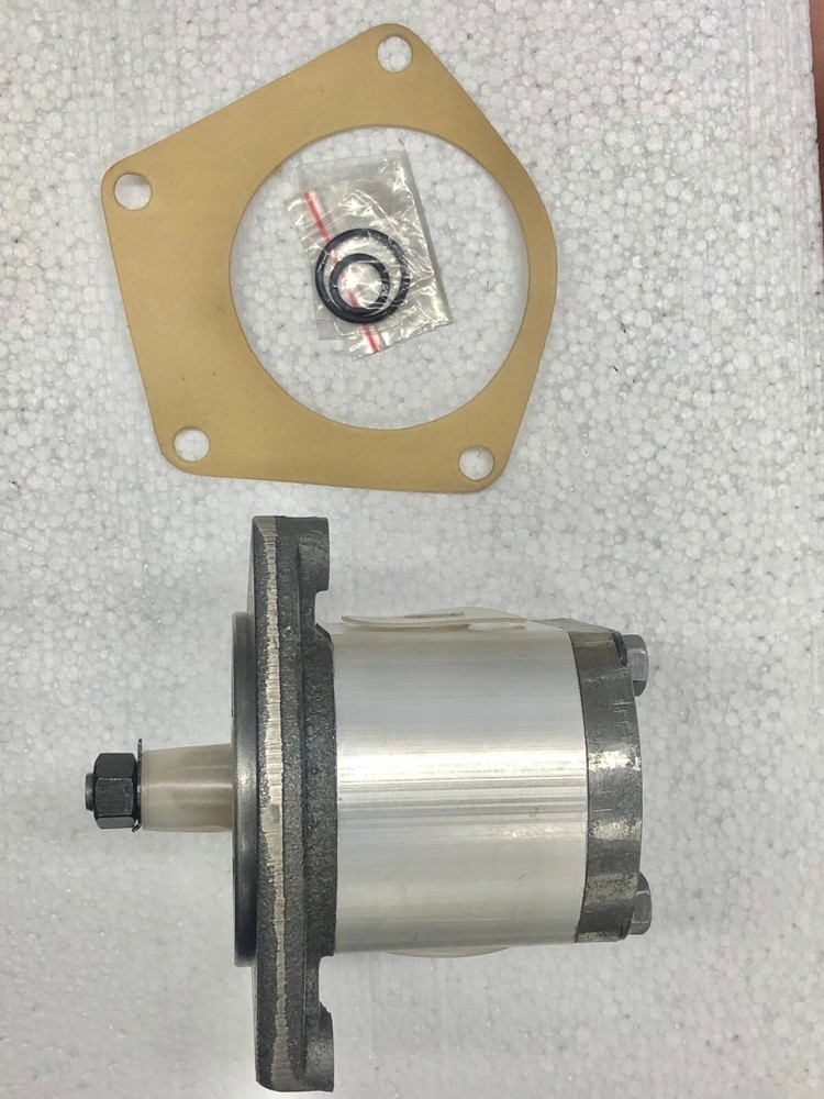 704330R95 3072694R91 704330R1 550105696 Hydraulic Pump Assembly