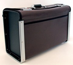 HT221I – PLATT LUGGAGE – CATALOG CASE – Interior Dimensions (L x W x D): 19″ x 1