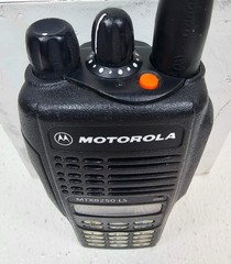 Motorola MTX8250 LS 800 MHz 16 Channel 2 Watt Portable Radio (Complete Kit)