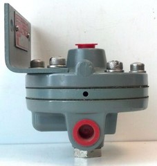 Moore 66BA3 1/4″ NPT Series 66 1:3 Amplifying Pneumatic Relay