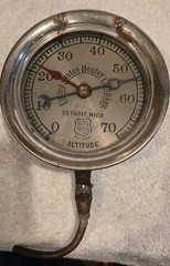 Vintage UnIted States Heater Company Altitude Meter Gauge 0-70 5″x2″